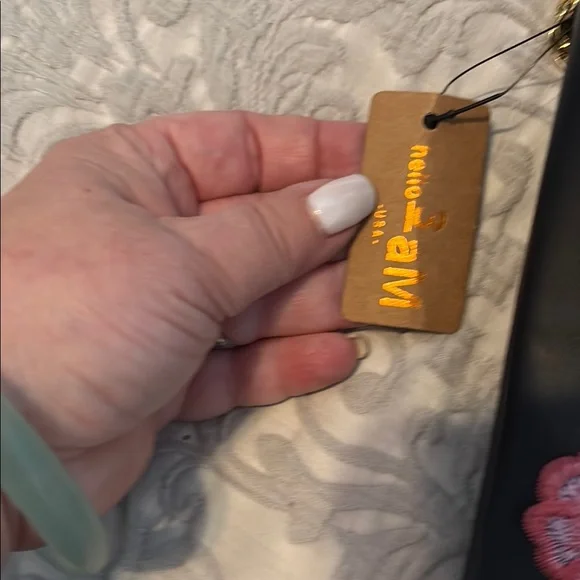 Elegant Black Floral Embroidered Clutch - Picture 4 of 6